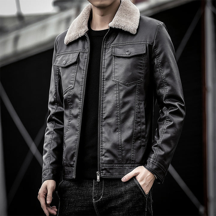 Herren Kunstleder-Truckerjacke mit wärmendem Sherpa-Kragen und Pattentaschen – Taviero