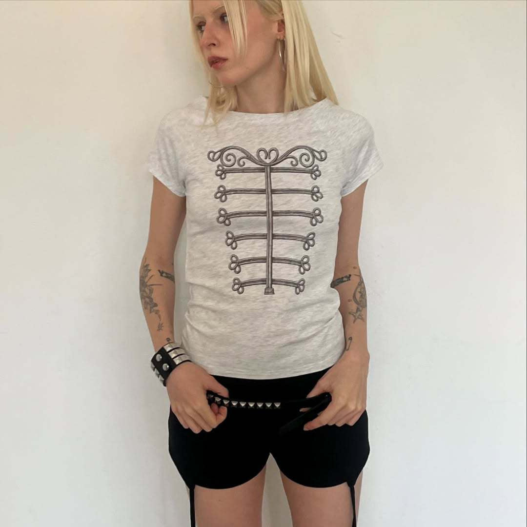 Damen Elegantes T-Shirt mit skulpturalem Design Echo Archiv
