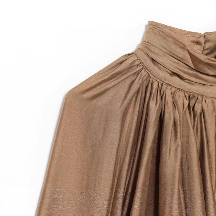 Damen Plissierte Satinbluse mit Stehkragen und Ballonärmeln Echoarchiv