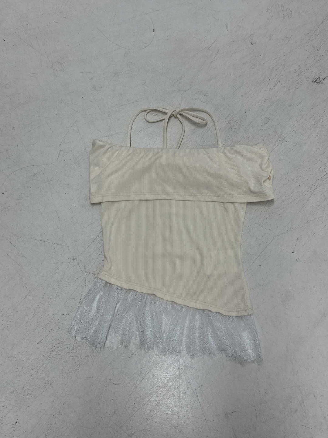 Damen Off-Shoulder Oberteil mit Rüschensaum Echo Archiv