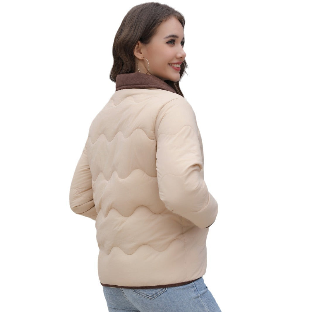 Damen Gequiltete Steppjacke mit Samtkragen und geschwungener Wellensteppung – Célinea
