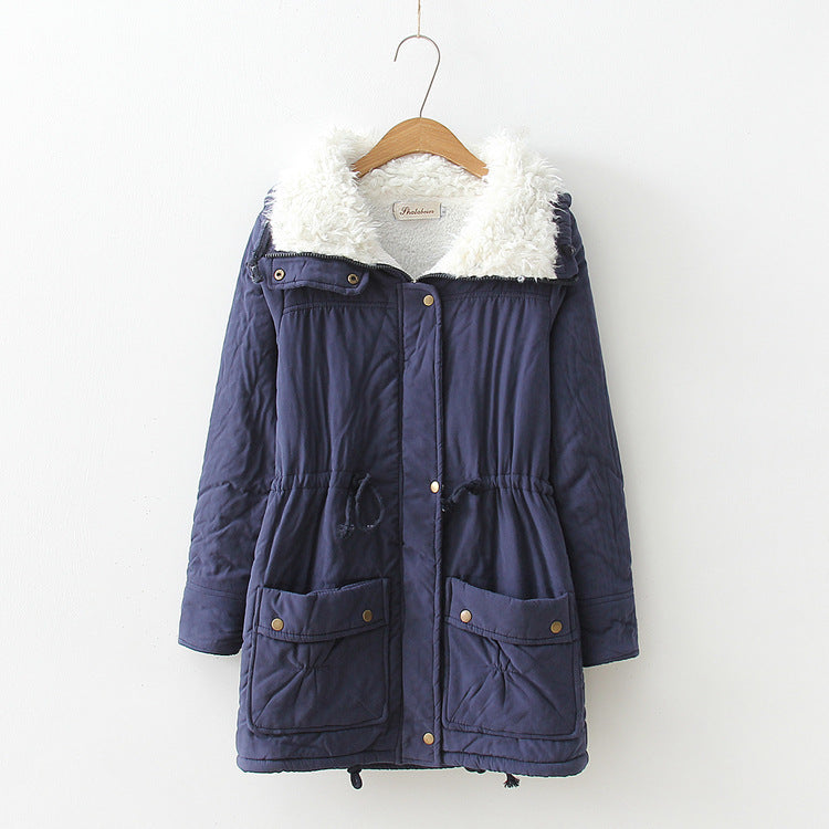 Damen winterlicher Parka mit kuscheligem Sherpa-Kragen, taillierendem Tunnelzug und aufgesetzten Klappentaschen – Montévia
