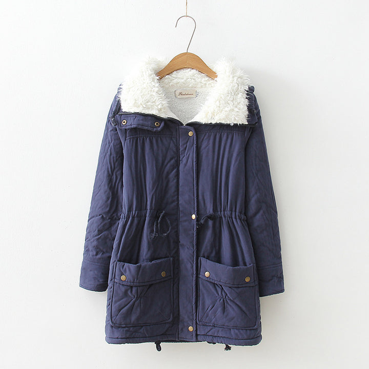 Damen winterlicher Parka mit kuscheligem Sherpa-Kragen, taillierendem Tunnelzug und aufgesetzten Klappentaschen – Montévia