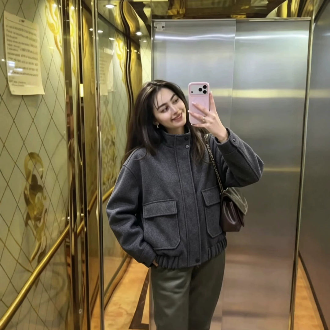 Damen Boxy-Übergangsjacke aus Wollmix mit Stehkragen, aufgesetzten Klappentaschen und elastischem Saum Echoarchiv