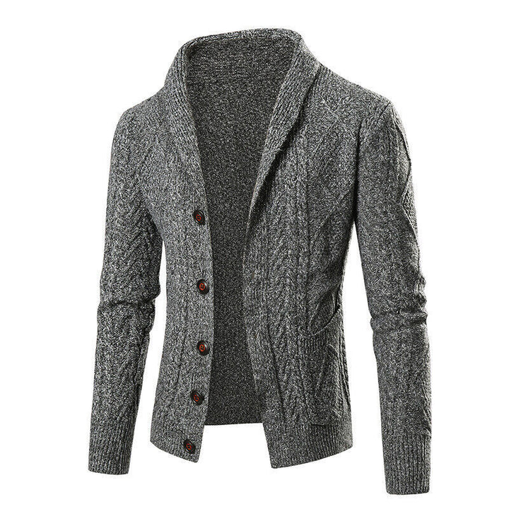 Herren Strickjacke mit modernem Zopfmuster und praktischen Taschen Echoarchiv