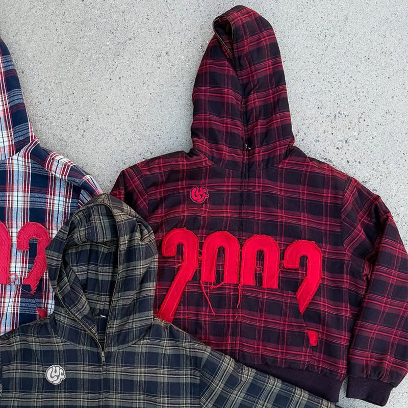 Unisex nan karierter Kapuzenpullover mit fransiger Jahreszahl-Applikation und Rippbündchen Echo Archiv