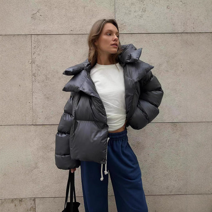 Damen oversized Daunenjacke mit hohem Kragen und voluminösen Ärmeln Echoarchiv