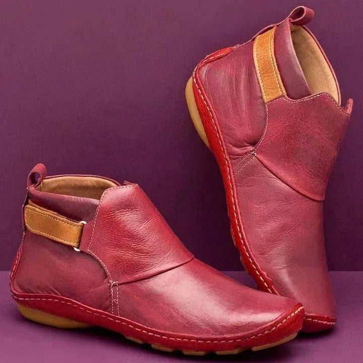 Damen Knöchelhohe Schlupf-Boots aus softem Lederimitat mit verstellbarem Klettriemen und handgenähter Mokassinnaht Echo Archiv