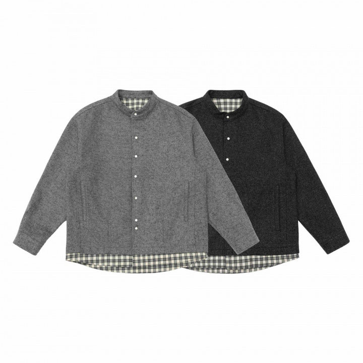 Unisex Oversize Wollmix-Hemdjacke mit Stehkragen, Druckknopfleiste und karierter Saumblende Echo Archiv