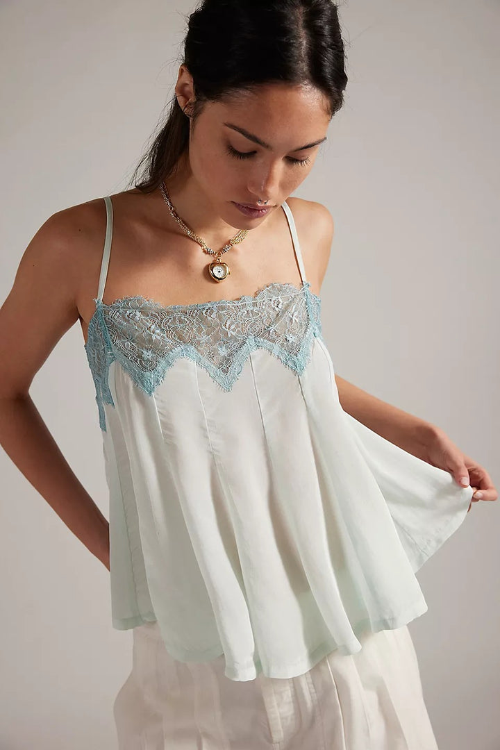 Damen Spitzencami-Top mit fließendem Schnitt und zarten Trägern Echo Archiv