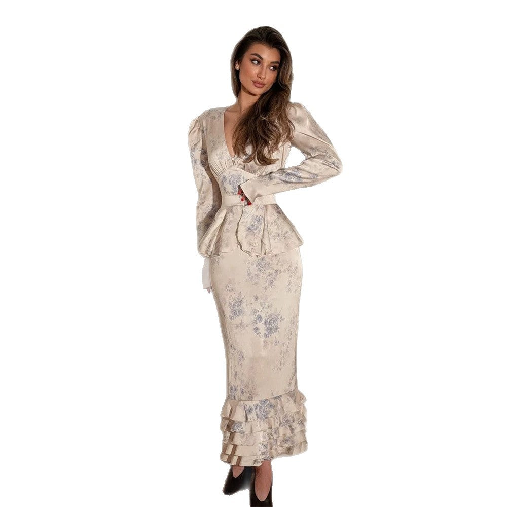 Damen Figurbetontes Midikleid mit tiefem V-Ausschnitt, Schößchen-Taillenband und mehrlagigem Volantsaum Echoarchiv