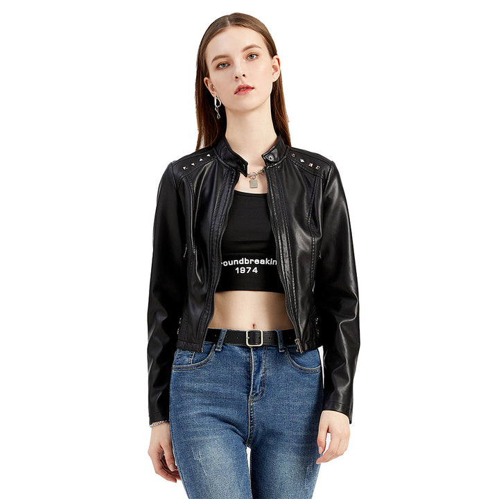 Damen nan kurze taillierte Kunstlederjacke mit Nietenbesatz und Stehkragen Echo Archiv