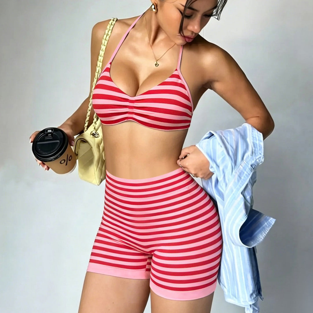 Damen Sportliches Bikini-Set mit hochgeschnittenen Shorts und rüschendetail Echo Archiv