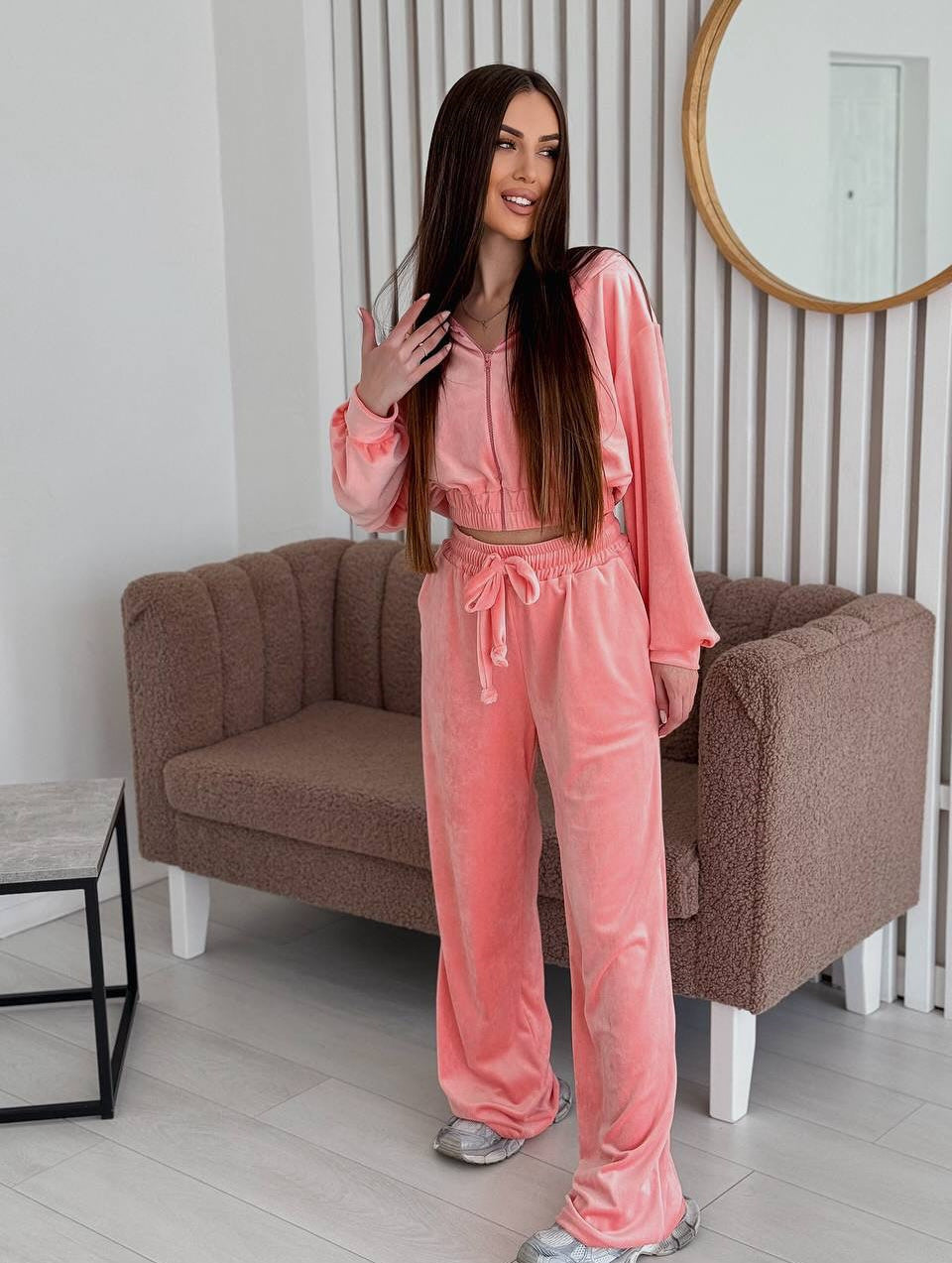 Damen Zweiteiliges Samt-Loungewear-Set mit Cropped-Zipjacke und weiter High-Waist-Sweathose – Avérine