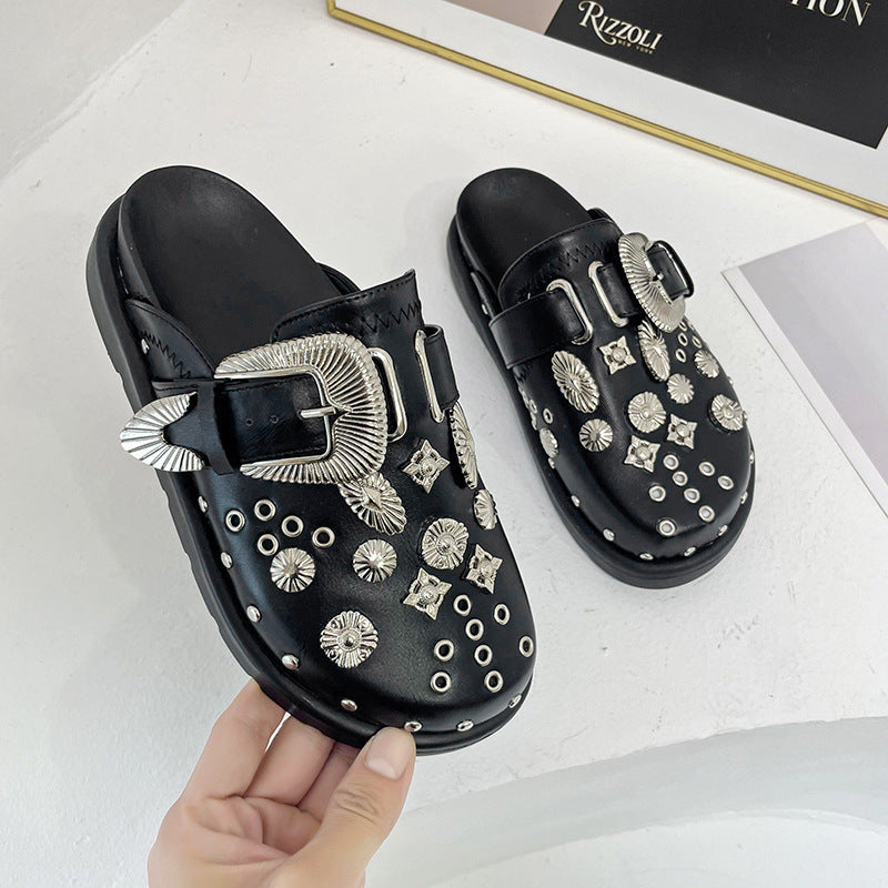 Damen nan verzierte Schlupf-Clogs mit metallischen Conchos, großer Zierschnalle und ergonomischem Fußbett Echo Archiv