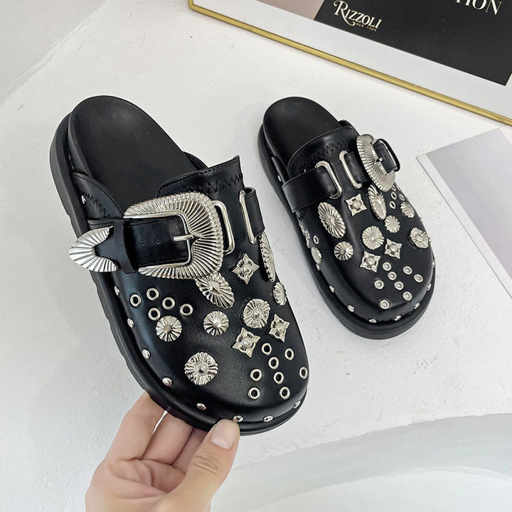 Damen nan verzierte Schlupf-Clogs mit metallischen Conchos, großer Zierschnalle und ergonomischem Fußbett Echo Archiv