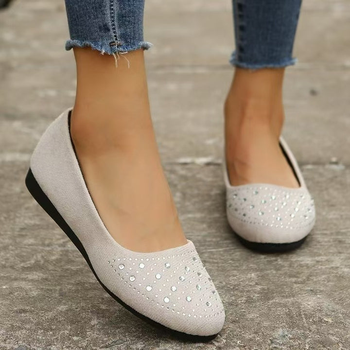 Damen flache Ballerina-Slipper aus Veloursimitat mit Strassapplikation und gepolsterter Komfortinnensohle – Avérine
