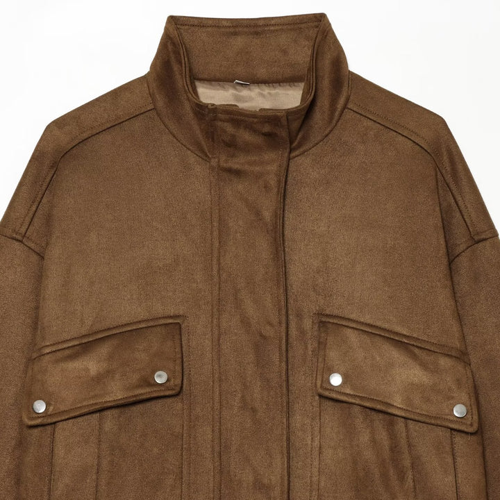 Damen Kurze Boxy‑Suede‑Jacke mit Stehkragen und aufgesetzten Pattentaschen Echoarchiv
