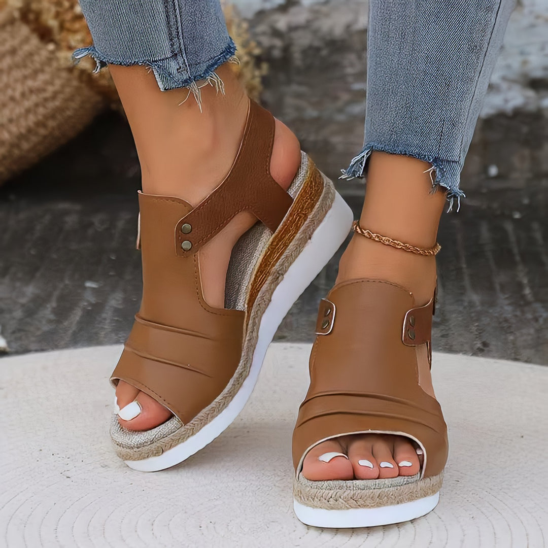 Damen nan Keilsandalette mit juteumwickeltem Espadrille-Plateau verstellbarem Fersenriemen und gepolstertem Komfortfußbett Echo Archiv
