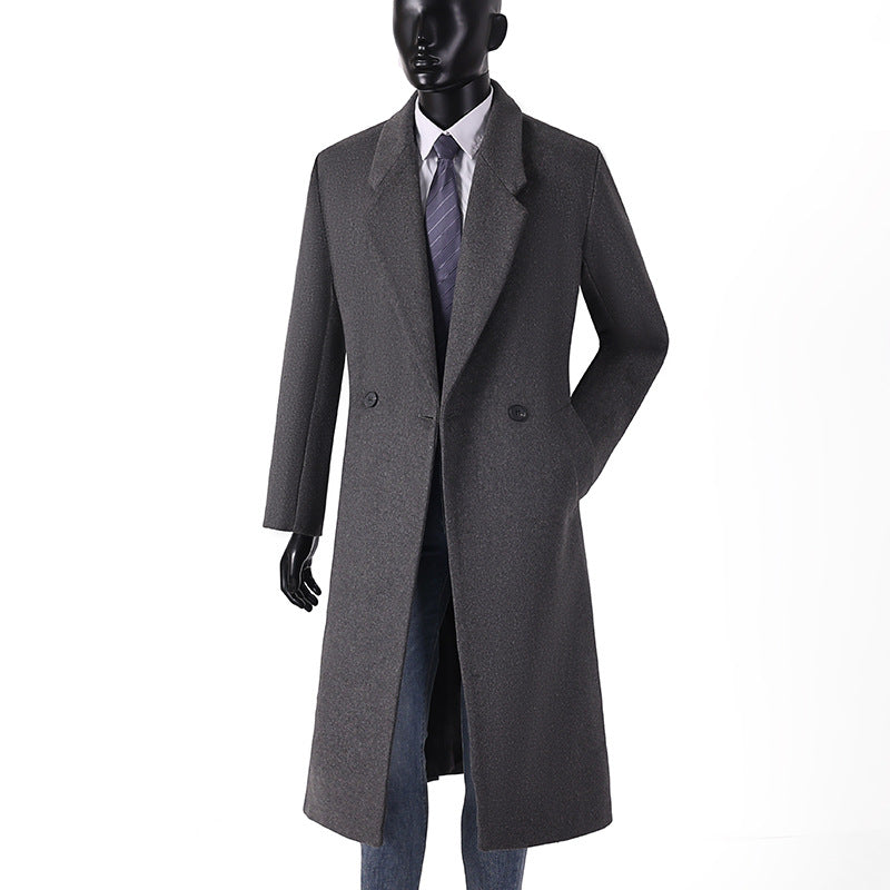 Herren Moderner Longcoat aus Wollmix mit schmalem Revers, leichter Taillierung und seitlichen Eingrifftaschen Echoarchiv