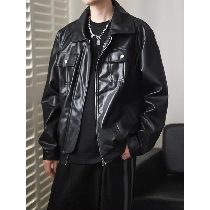 Herren Kurz geschnittene Oversized Kunstleder-Utility-Jacke mit Brustklappen und durchgehendem Reißverschluss Echoarchiv