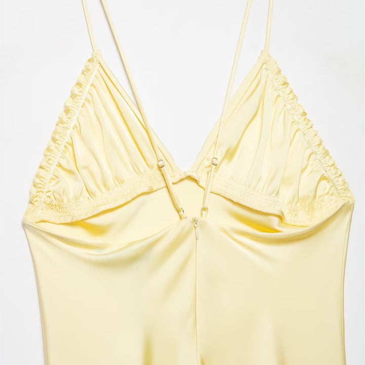 Damen Slipdress mit verführerischem V-Ausschnitt und feinen Rüschendetails Echo Archiv