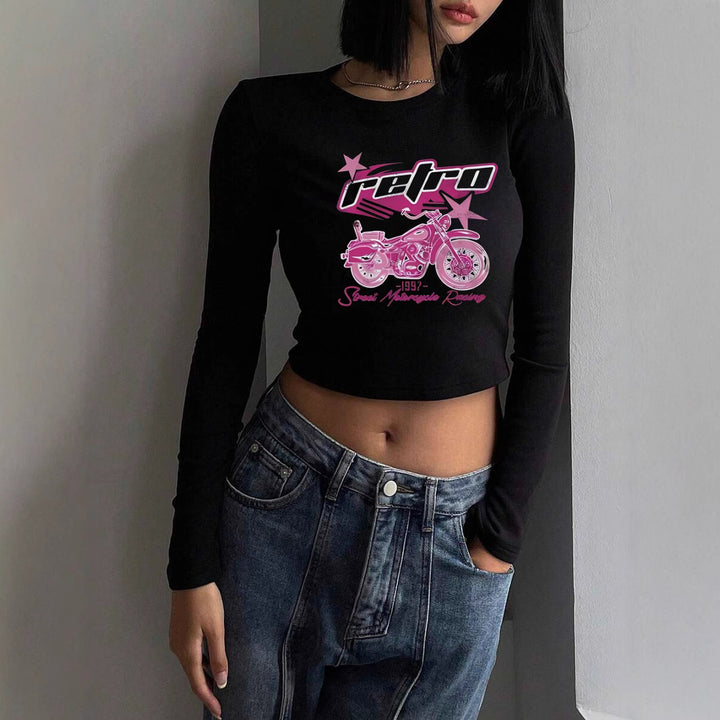 Damen figurbetontes langärmeliges Cropped-Shirt mit fotorealistischer Lippen-Collage und schmaler Passform – Avérine