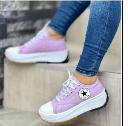 Damen  retro-inspirierte Canvas-Plateau-Sneaker mit verstärkter Zehenkappe und griffiger Profilsohle Echo Archiv