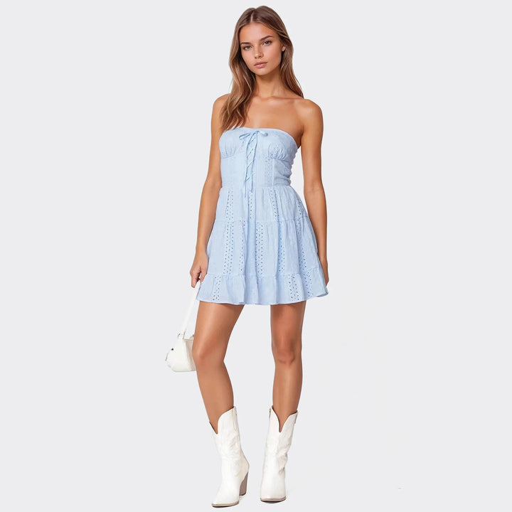 Damen Trägerloses Sommerkleid mit eleganten Lochmustern und Rüschen Echo Archiv