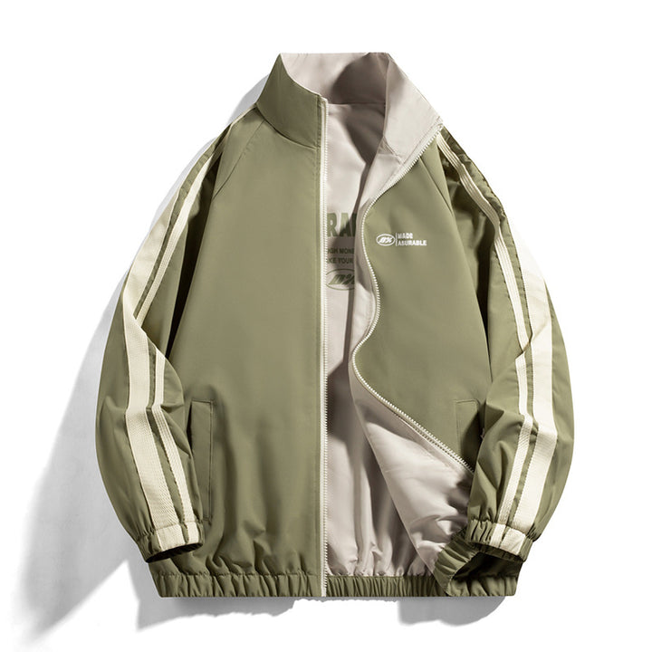 Herren sportliche Jacke mit abgerundetem Kragen und seitlichen Taschen Echoarchiv