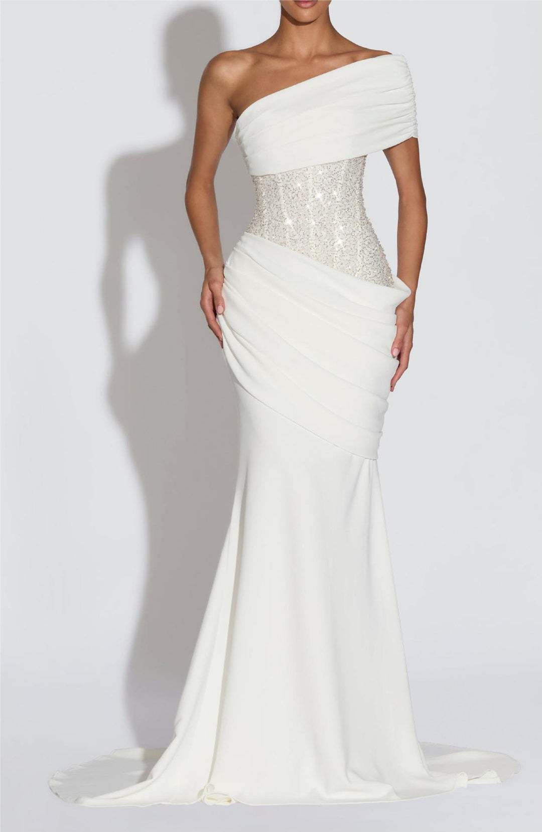 Damen Elegantes und figurbetontes Abendkleid mit asymmetrischem Ausschnitt Echo Archiv