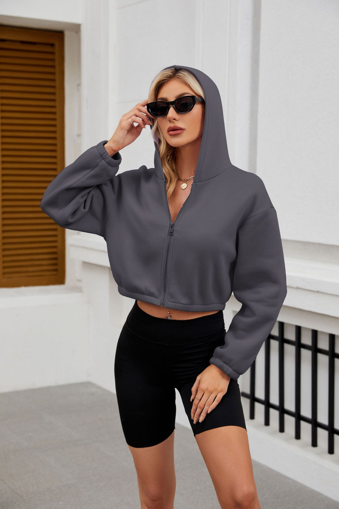 Damen Cropped Kapuzenjacke mit durchgehendem Reißverschluss und oversized Ärmeln Echo Archiv