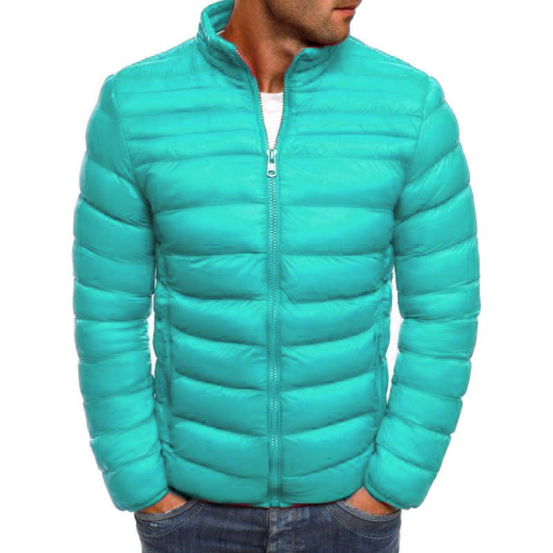 Herren modische Steppjacke mit hohem Kragen und seitlichen Reißverschlusstaschen Echoarchiv
