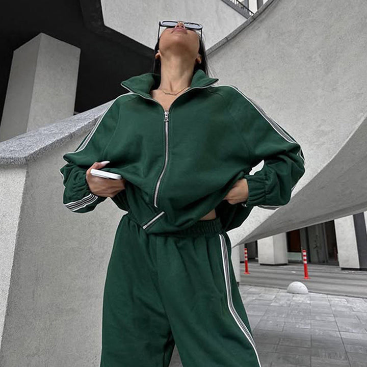 Damen Oversized Velours-Trainingsjacke mit markanten Kontraststreifen und geripptem Stehkragen – Auréline