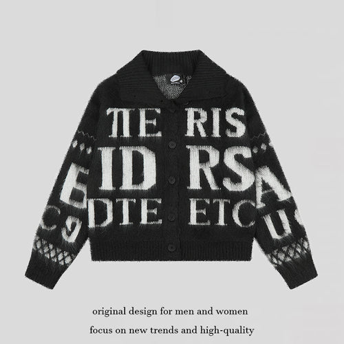 Damen Oversize Mohair-Strickjacke mit Knopfleiste, großem Reverskragen und typografischem Allover-Print Echoarchiv