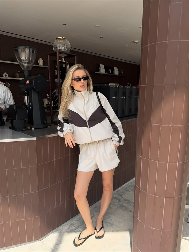 Damen nan lässiges Athleisure-Set mit windabweisender Kurzjacke, Stehkragen und elastischen Highwaist-Shorts Echo Archiv