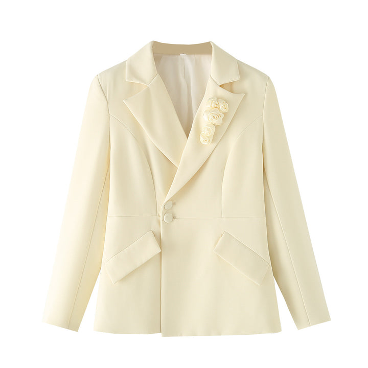 Damen nan taillierter Zweiknopf-Blazer mit Zierrosen am Revers und Pattentaschen Echo Archiv