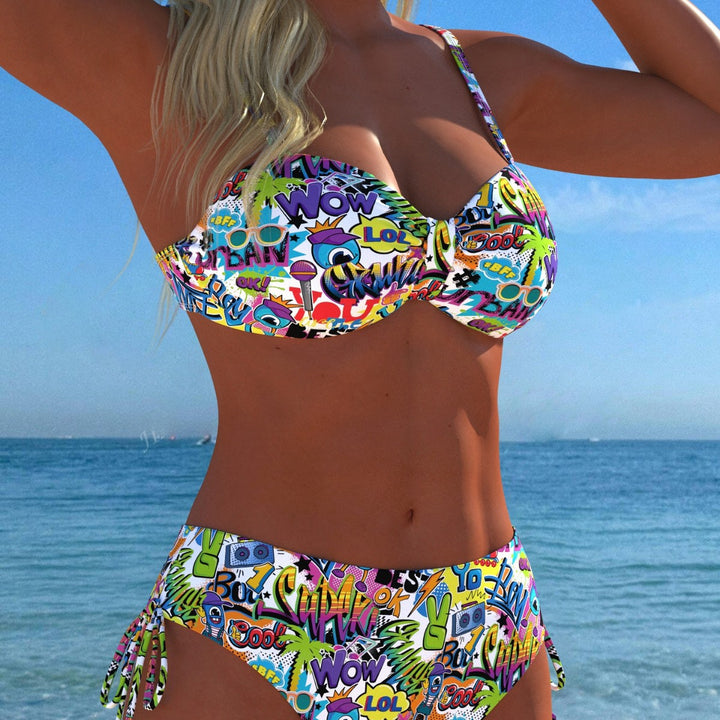 Damen Bandeau-Bikini mit hoch taillierten Höschen und lebhaftem Paisleymuster Echo Archiv