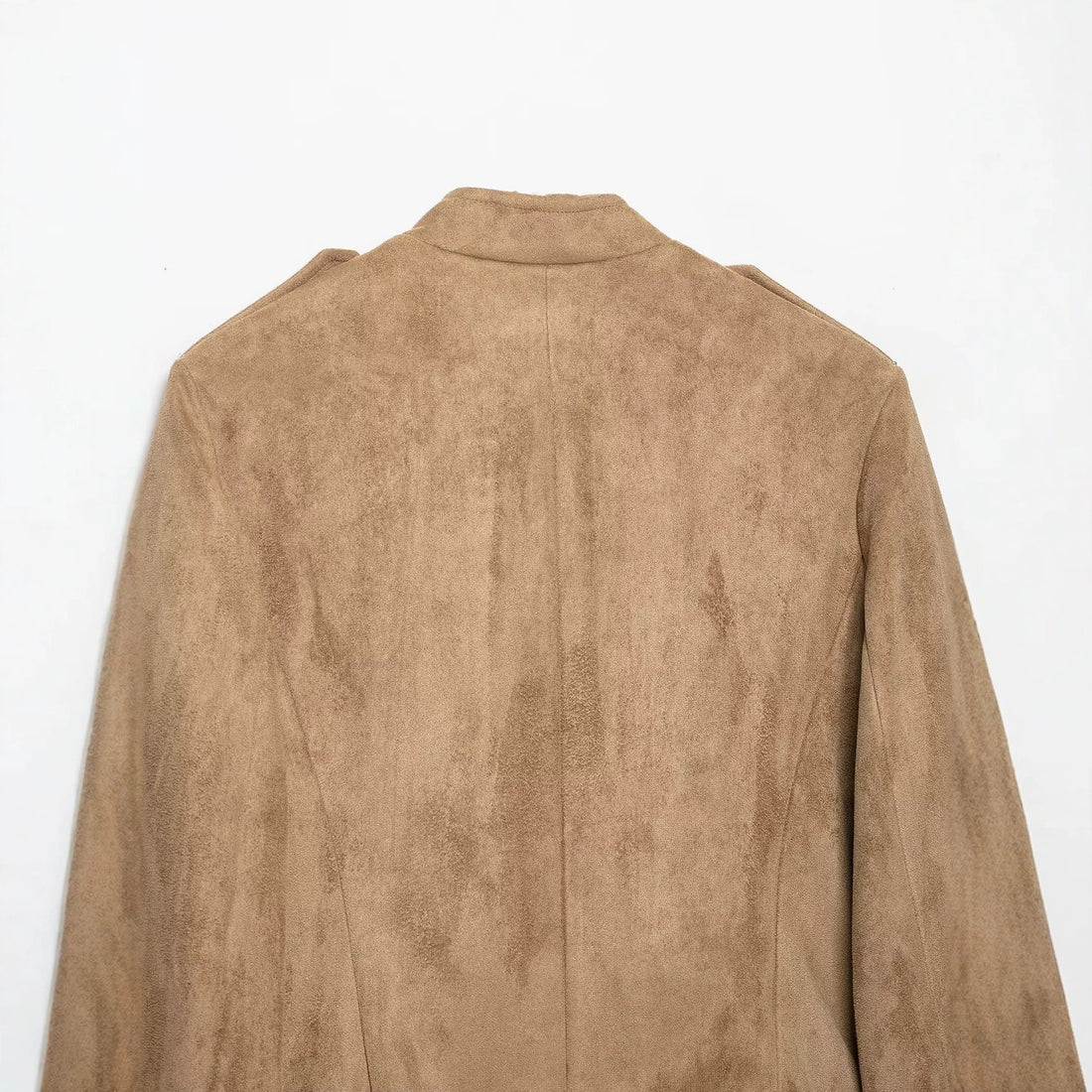 Damen Kurzjacke im Militärstil aus Veloursimitat mit Stehkragen, Epauletten und dekorativer Zierknopfleiste Echoarchiv