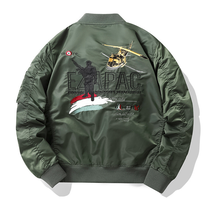 Herren Piloten-Bomberjacke im Vintage-Military-Stil mit gestickten Flugpatches und wasserabweisender Nylonoberfläche Echoarchiv