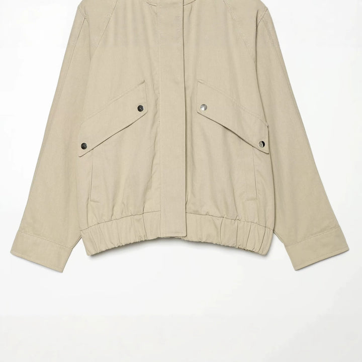 Damen Wasserabweisende Cropped-Utility-Jacke mit hohem Stehkragen und Karodetail an den Ärmelaufschlägen Echo Archiv