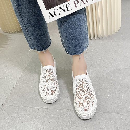 Damen Slip-On Keil-Sneaker mit Spitzen-Obermaterial – Névara