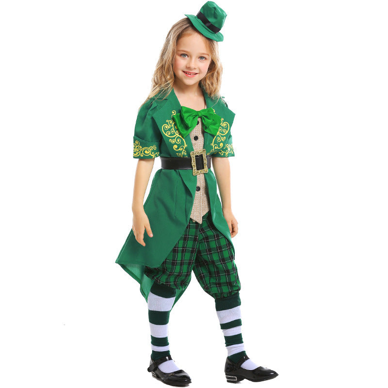 Mädchen Kostüm als irischer Leprechaun mit Hut und Schürze Echo Archiv