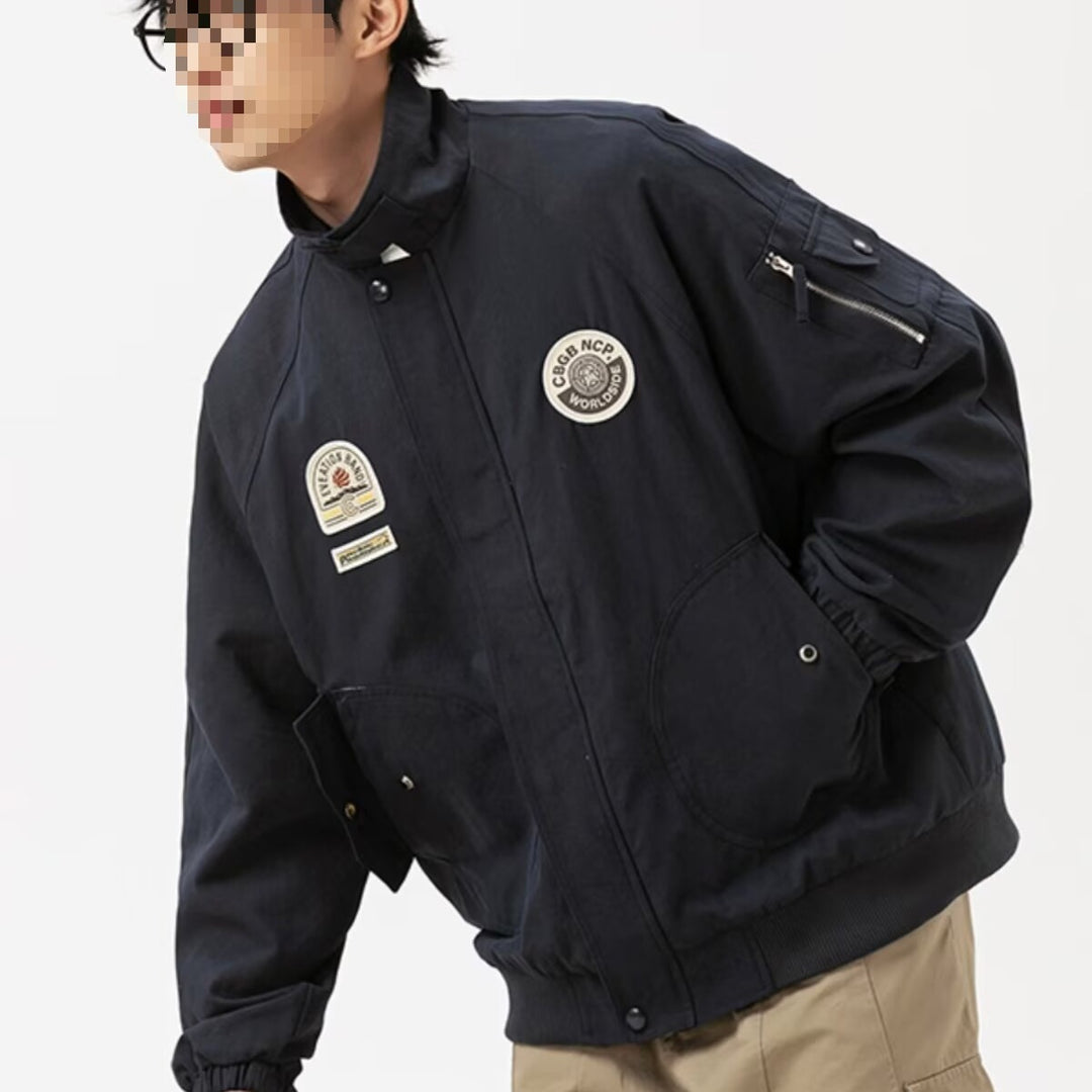 Herren Overshirt-Bomberjacke im Military-Look mit Emblem‑Patches, Ärmeltasche & geripptem Saum Echoarchiv