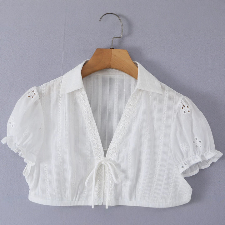 Damen Broderie-Anglaise Bluse mit Puffärmeln, Taillenbetonung und vorderer Bindung Echo Archiv