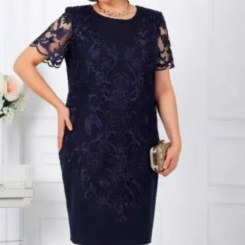 Damen Elegantes Kleid mit floraler Spitze Echoarchiv