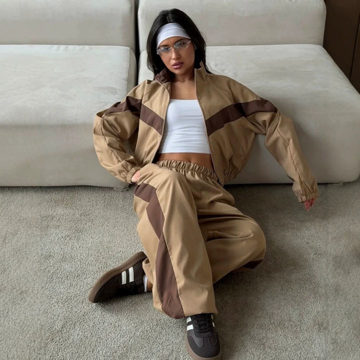 Damen Zweiteiliges Track-Set mit Cropped-Windjacke und weitem Jogger Echoarchiv