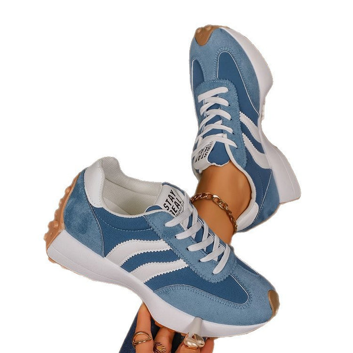 Damen Retro-Running-Sneaker mit Wildlederoptik, profilierter Gumminsohle und gepolstertem Komfortfußbett – Névara