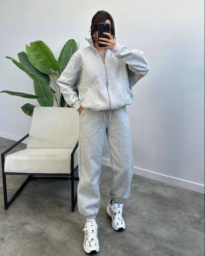 Damen Oversize Fleece-Set mit Reißverschlussjacke und weiten Jogginghosen Echoarchiv