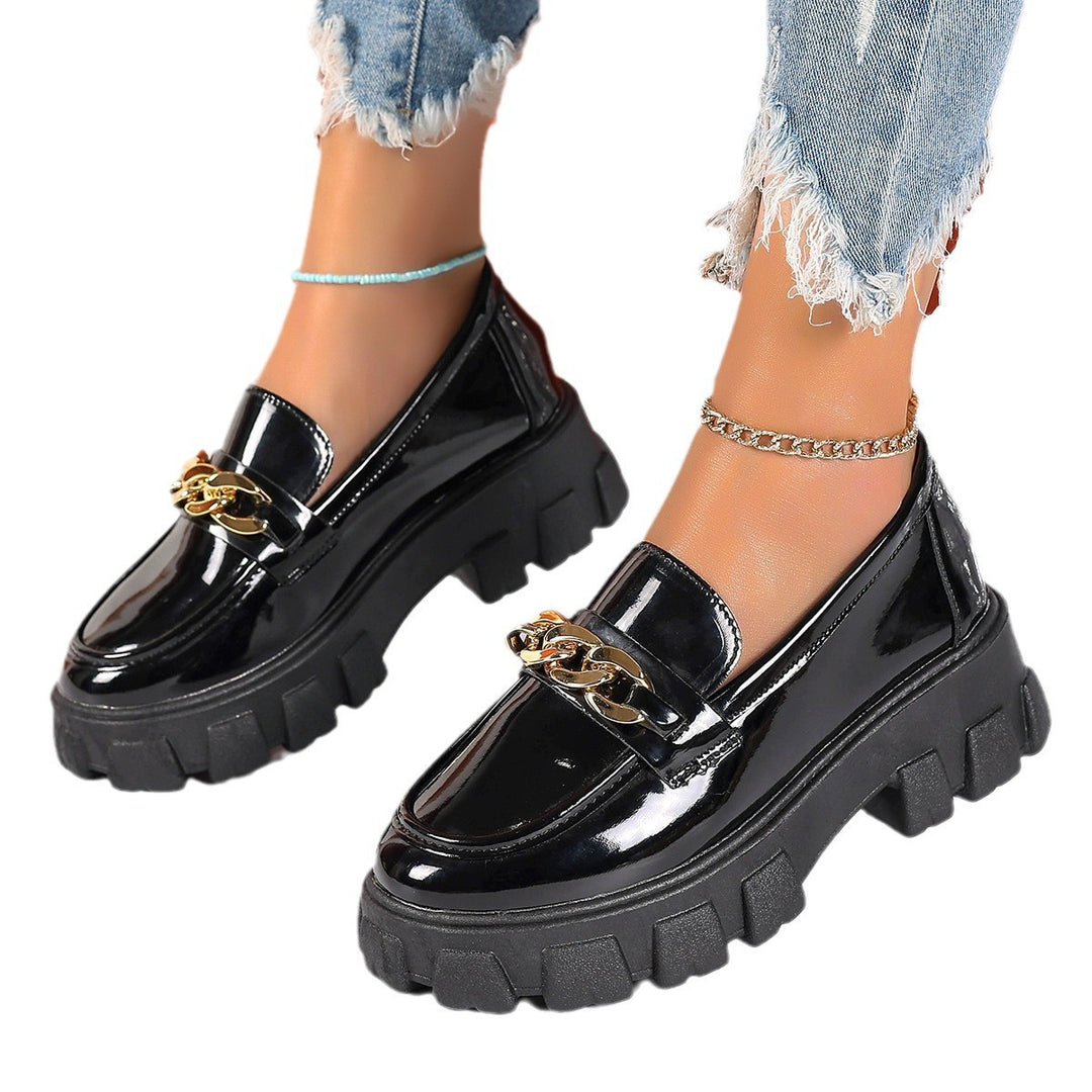 Damen nan trendige Lack-Loafer mit grober Profilsohle und goldener Kettenapplikation Echo Archiv